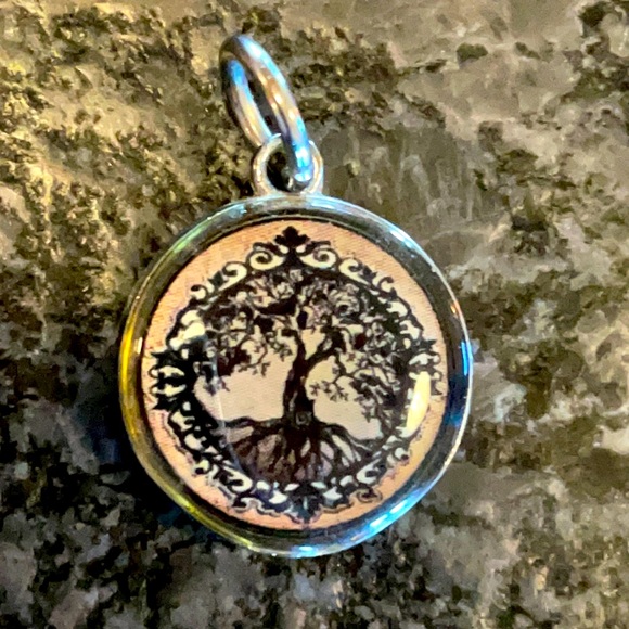 Necklace charm - Picture 1 of 2